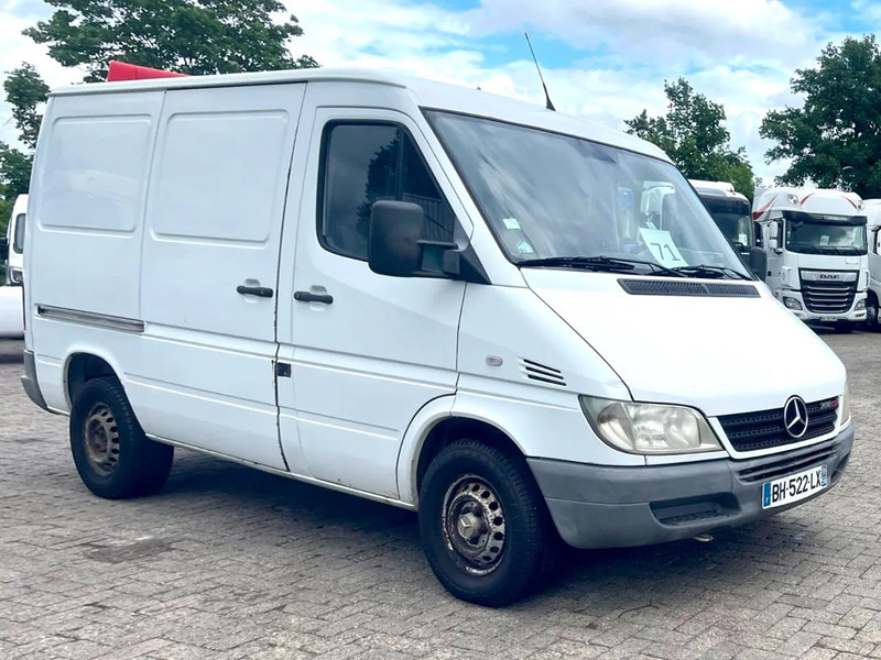Mercedes-Benz Sprinter 208 3 seats. Very good bus! 100% engine and gearbox! France use - Цельнометаллический фургон: фото 1 Mercedes-Benz Sprinter 208 3 seats. Very good bus! 100% engine and gearbox! France use - Цельнометаллический фургон: фото 1