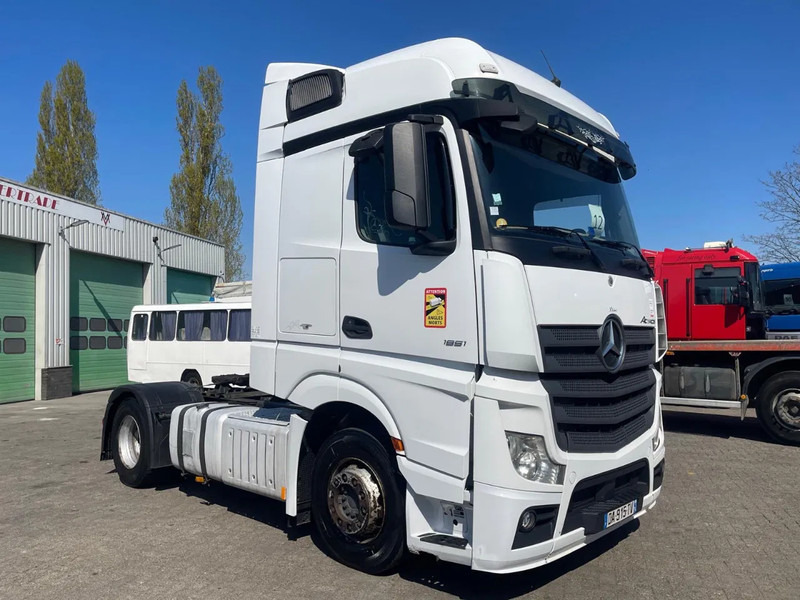 Mercedes-Benz Actros 1851 RETARDER, EVV, 831300 km original! RETARDER, 2 tanks - Тягач: фото 1 Mercedes-Benz Actros 1851 RETARDER, EVV, 831300 km original! RETARDER, 2 tanks - Тягач: фото 1