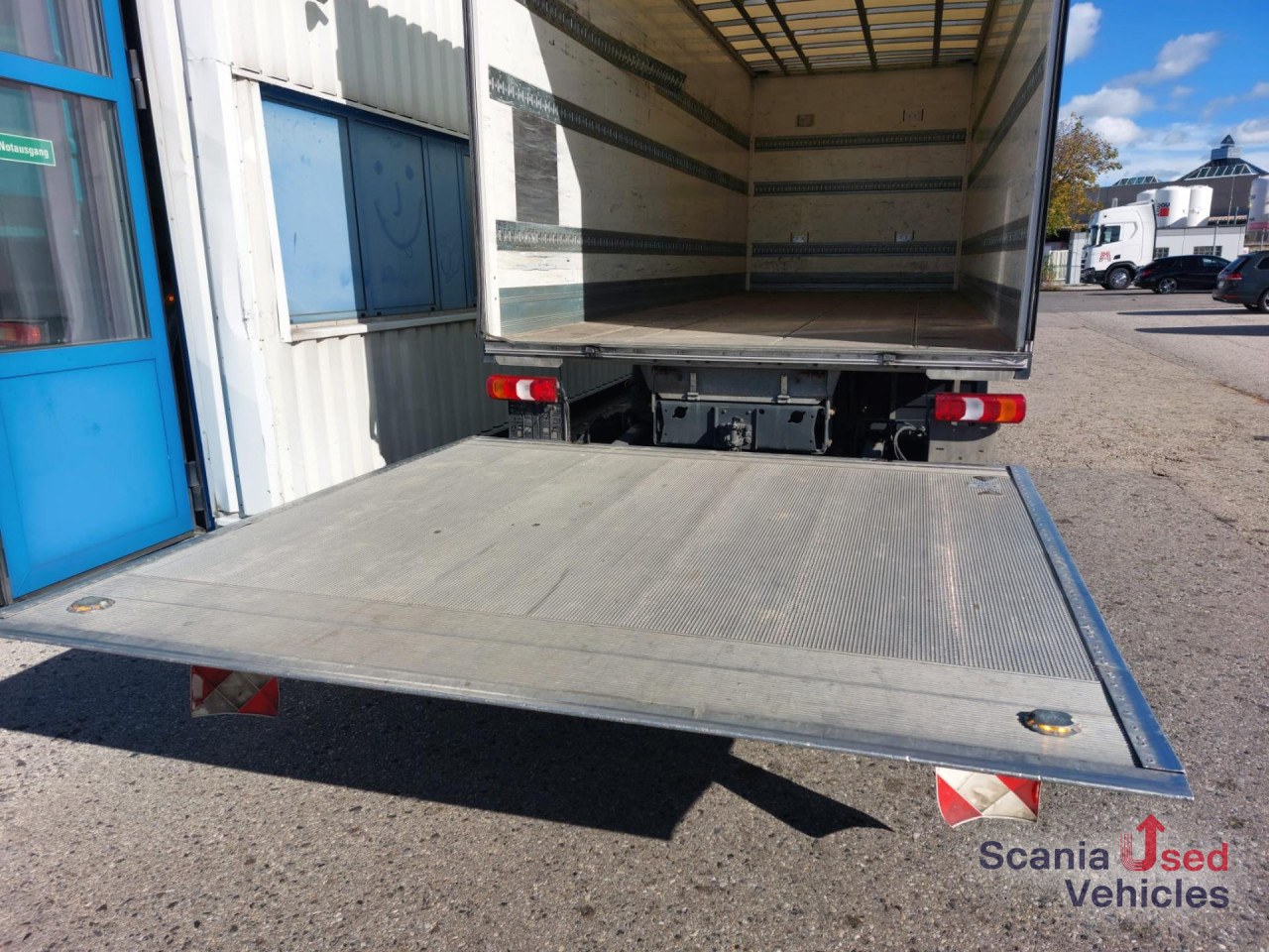 MERCEDES-BENZ Atego 1221 L Koffer Ladebordwand - Грузовик с закрытым кузовом: фото 5 MERCEDES-BENZ Atego 1221 L Koffer Ladebordwand - Грузовик с закрытым кузовом: фото 5