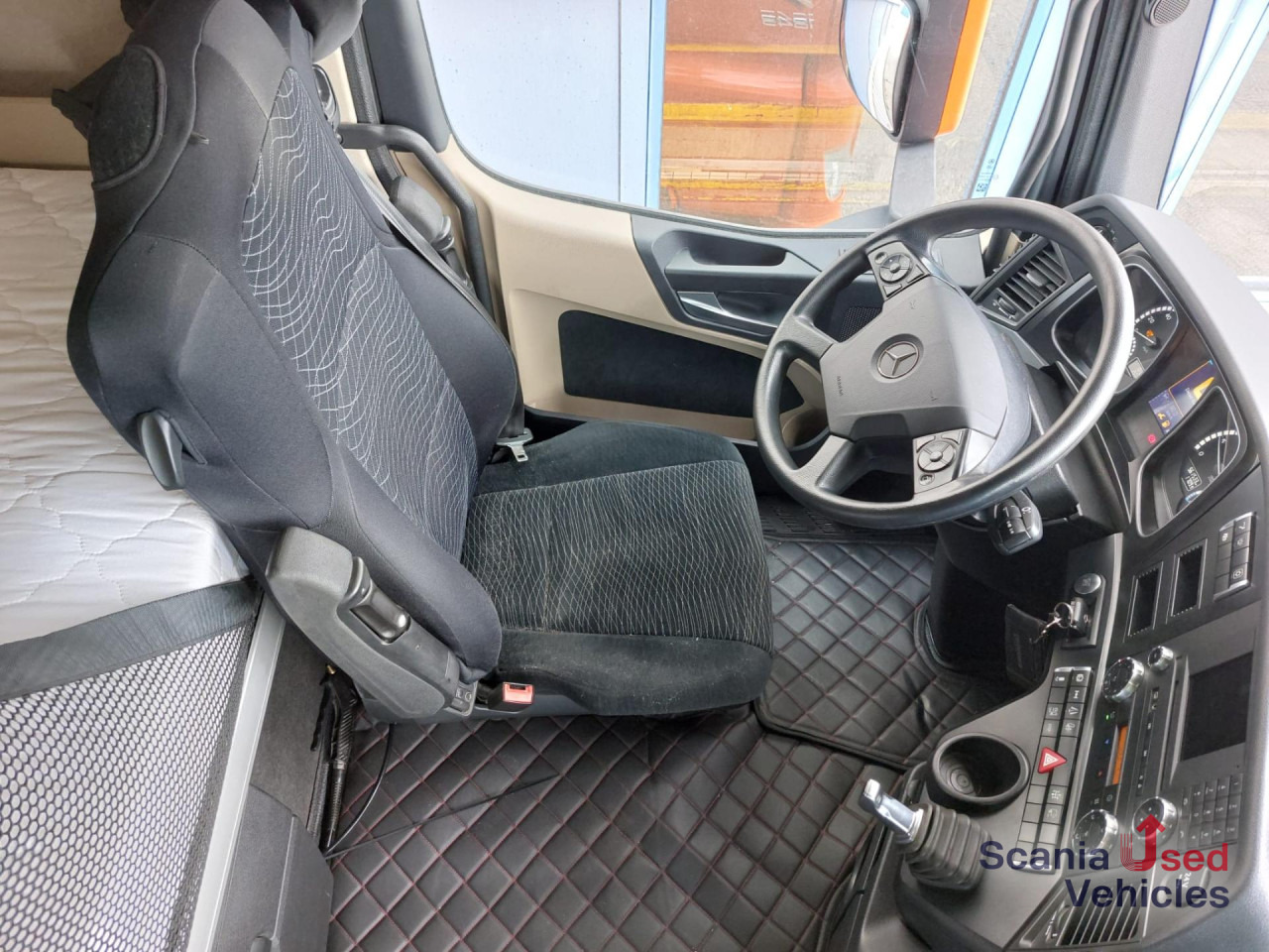 MERCEDES-BENZ Actros 1845 LS 4X2 SILOZUG komplett (2017+2016) - Тягач: фото 5 MERCEDES-BENZ Actros 1845 LS 4X2 SILOZUG komplett (2017+2016) - Тягач: фото 5