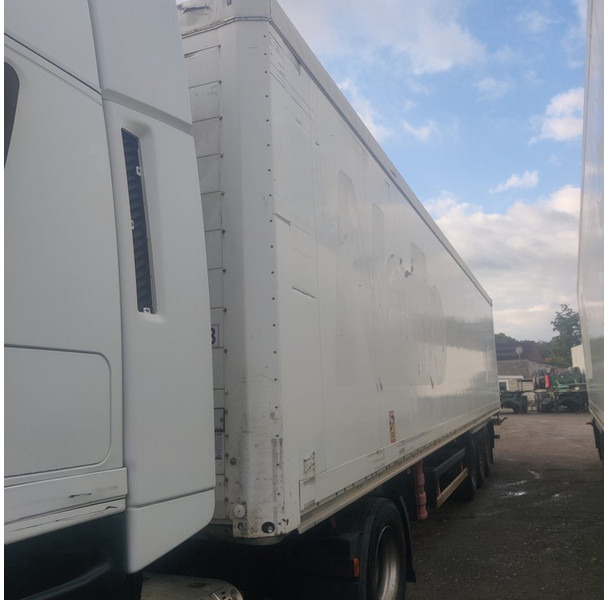 Schmitz Cargobull SKI 24 - Полуприцеп-фургон: фото 4 Schmitz Cargobull SKI 24 - Полуприцеп-фургон: фото 4