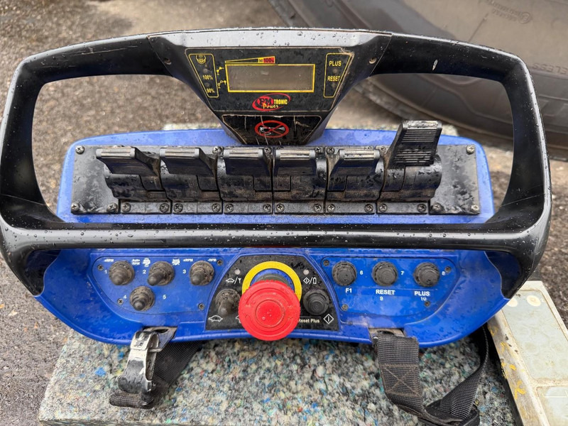 Эвакуатор DAF CF 75.310 6X2 OPRIJWAGEN + KRAAN PM 27 S-4 + RADIO + WINCH - VOLLE RAMP - LIFT + STUUR-AS - MANUEEL - FR: фото 10 Эвакуатор DAF CF 75.310 6X2 OPRIJWAGEN + KRAAN PM 27 S-4 + RADIO + WINCH - VOLLE RAMP - LIFT + STUUR-AS - MANUEEL - FR: фото 10