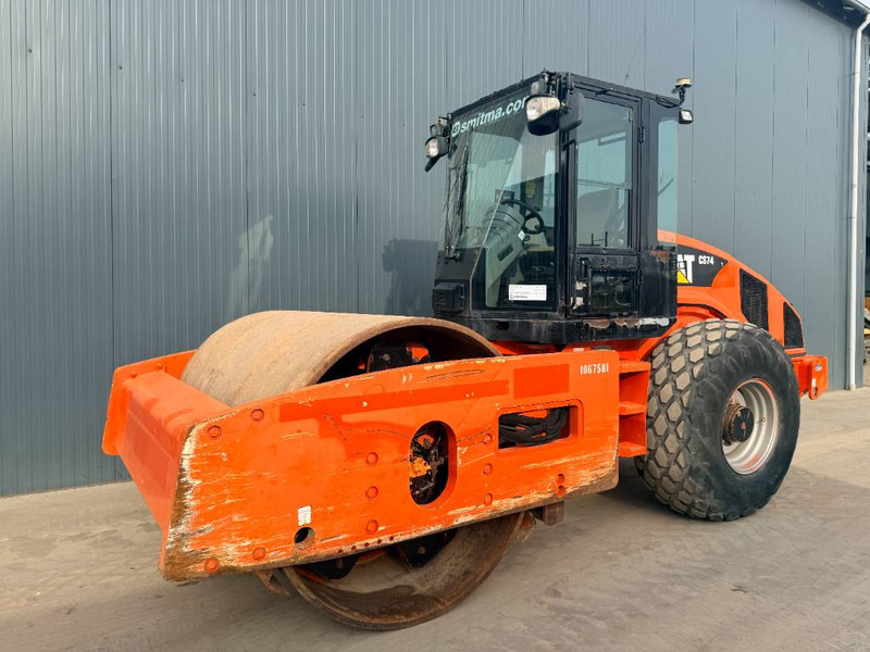 Cat CS74 - Каток: фото 1 Cat CS74 - Каток: фото 1