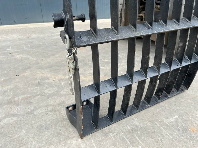 Cat M313D / M315D / M316D / M318D / M322D / M325D - Кабина и интерьер для Строительной техники: фото 4 Cat M313D / M315D / M316D / M318D / M322D / M325D - Кабина и интерьер для Строительной техники: фото 4