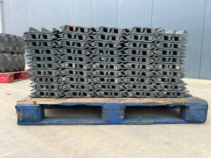 Hyundai R210 / R215 / R220 Shoes 3 Grouser 600mm - Рама/ Шасси для Строительной техники: фото 5 Hyundai R210 / R215 / R220 Shoes 3 Grouser 600mm - Рама/ Шасси для Строительной техники: фото 5