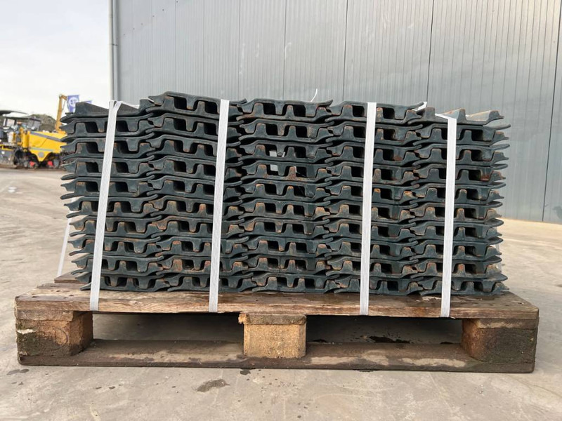 Hyundai R210 / R215 / R220 Shoes - Рама/ Шасси для Строительной техники: фото 4 Hyundai R210 / R215 / R220 Shoes - Рама/ Шасси для Строительной техники: фото 4