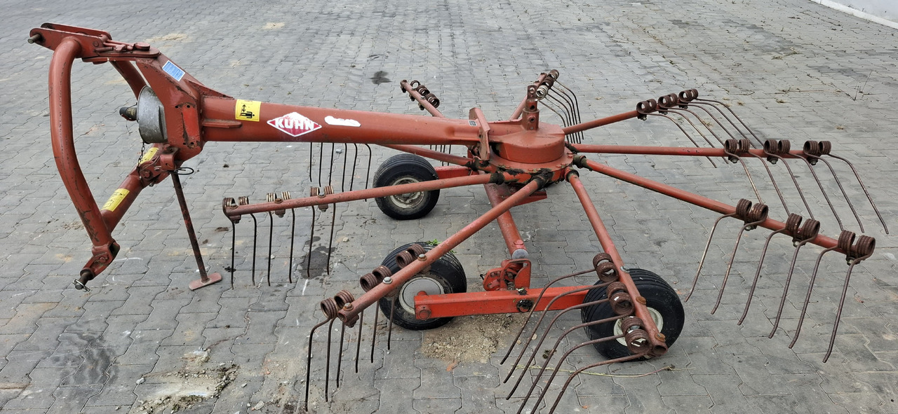 KUHN GA 300 GM - Сеноворошилка: фото 1 KUHN GA 300 GM - Сеноворошилка: фото 1