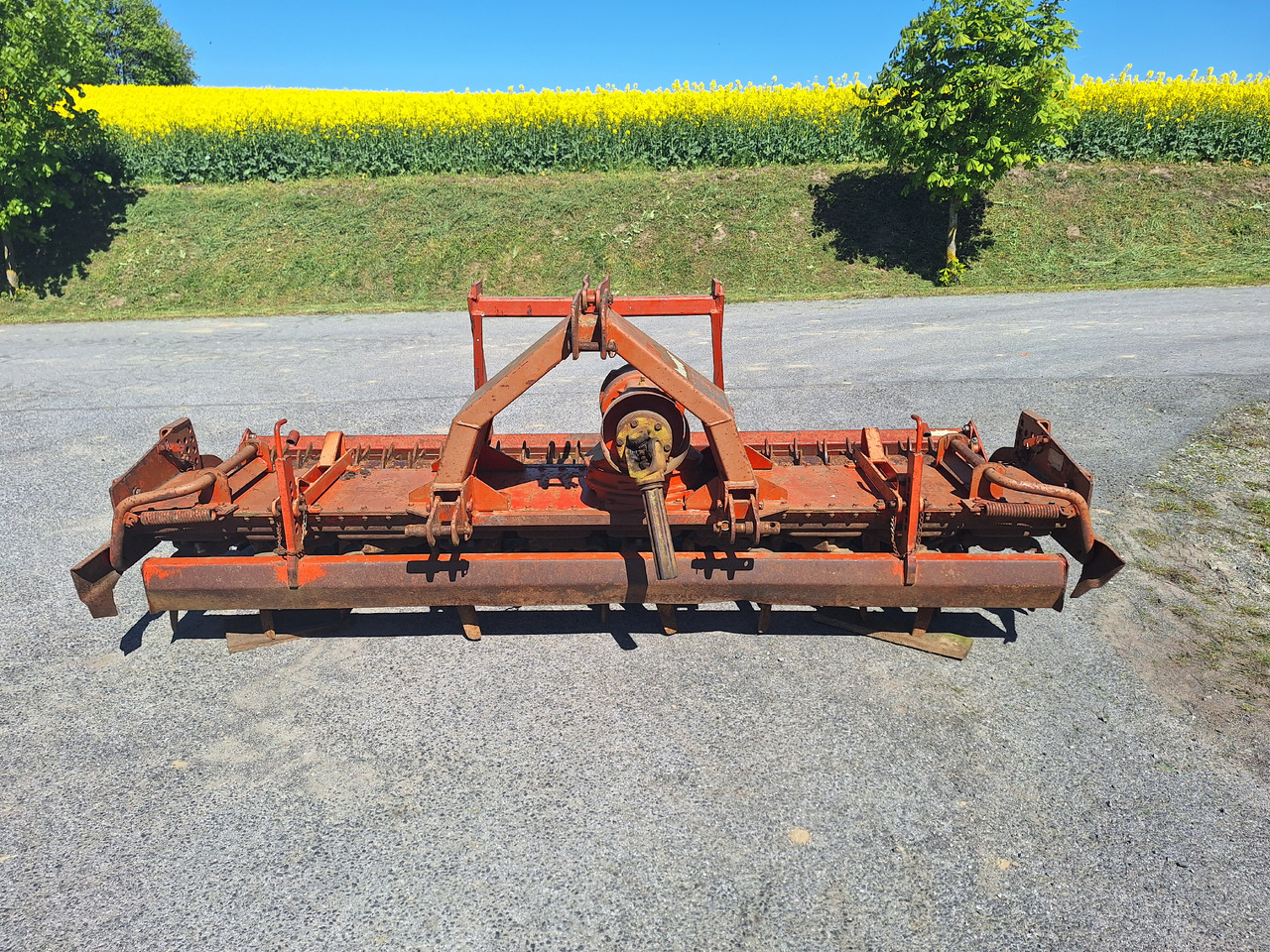 KUHN HR3001D - Борона: фото 1 KUHN HR3001D - Борона: фото 1