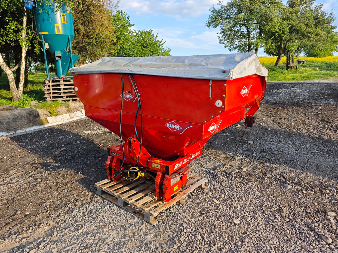 KUHN MDS 921 Multi-Disc-System 1700 L - Разбрасыватель удобрений: фото 1 KUHN MDS 921 Multi-Disc-System 1700 L - Разбрасыватель удобрений: фото 1