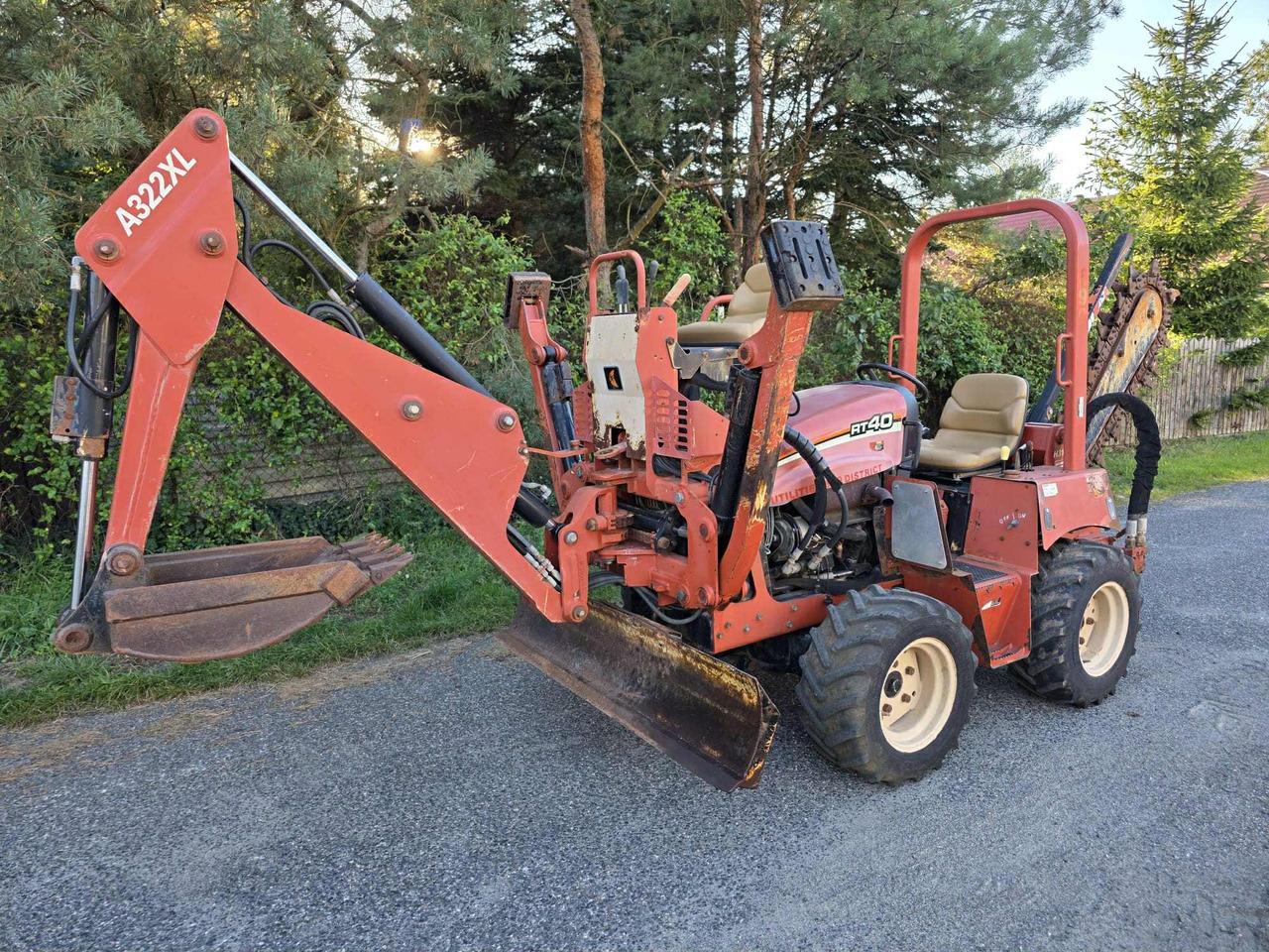 Knikmops Ditch Witch rt40 - Траншеекопатель: фото 1 Knikmops Ditch Witch rt40 - Траншеекопатель: фото 1