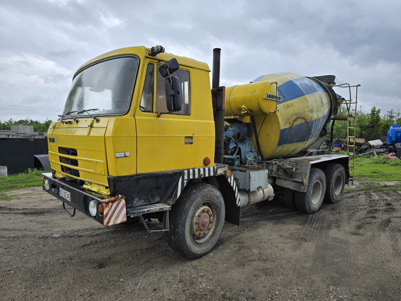 TATRA 6x6 (6 m3) betoniarka LIEBHERR - Автобетоносмеситель: фото 1 TATRA 6x6 (6 m3) betoniarka LIEBHERR - Автобетоносмеситель: фото 1