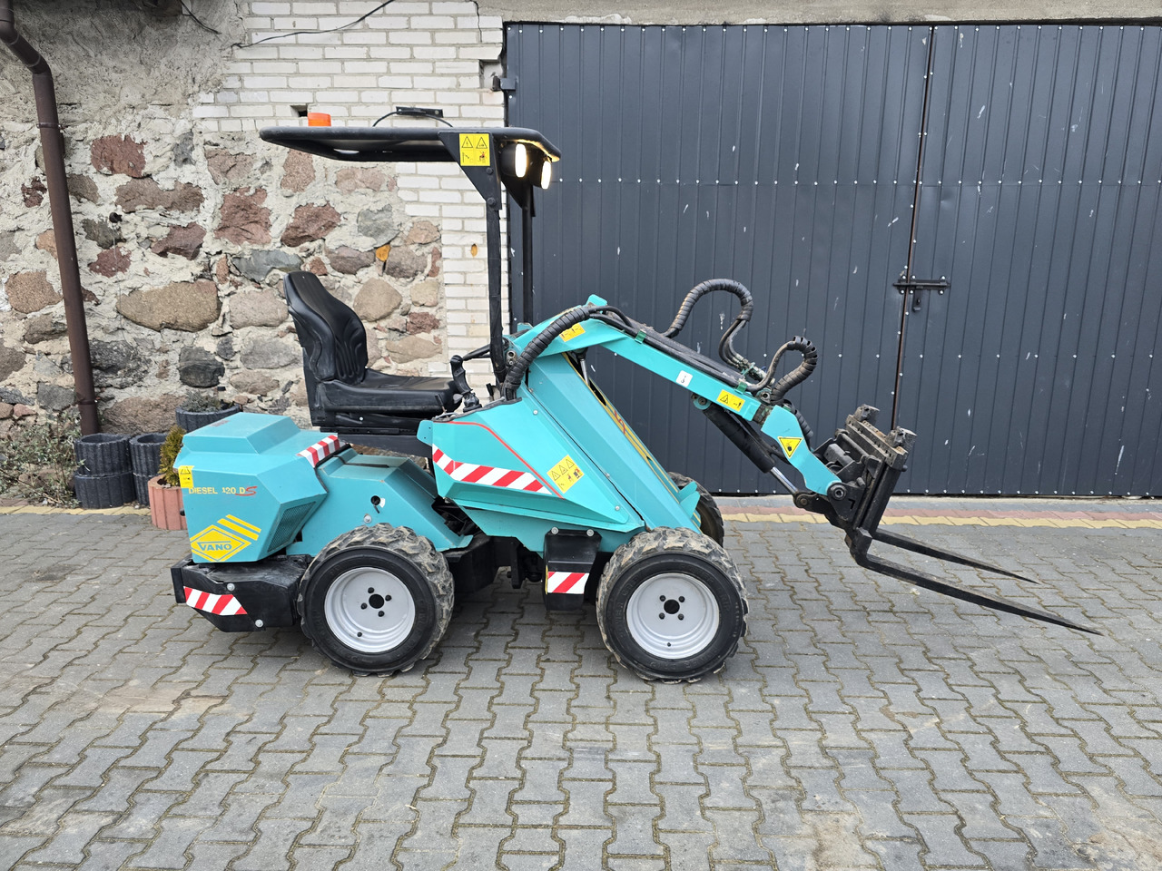 VANO 120 DS - Мини-погрузчик с бортовым поворотом: фото 2 VANO 120 DS - Мини-погрузчик с бортовым поворотом: фото 2