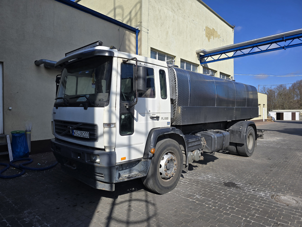 VOLVO FL 220 - Грузовик-цистерна: фото 3 VOLVO FL 220 - Грузовик-цистерна: фото 3