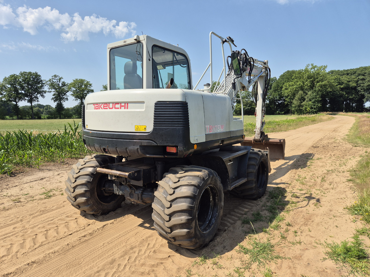 Tackeuchi TB 175 W - Колёсный экскаватор: фото 4 Tackeuchi TB 175 W - Колёсный экскаватор: фото 4