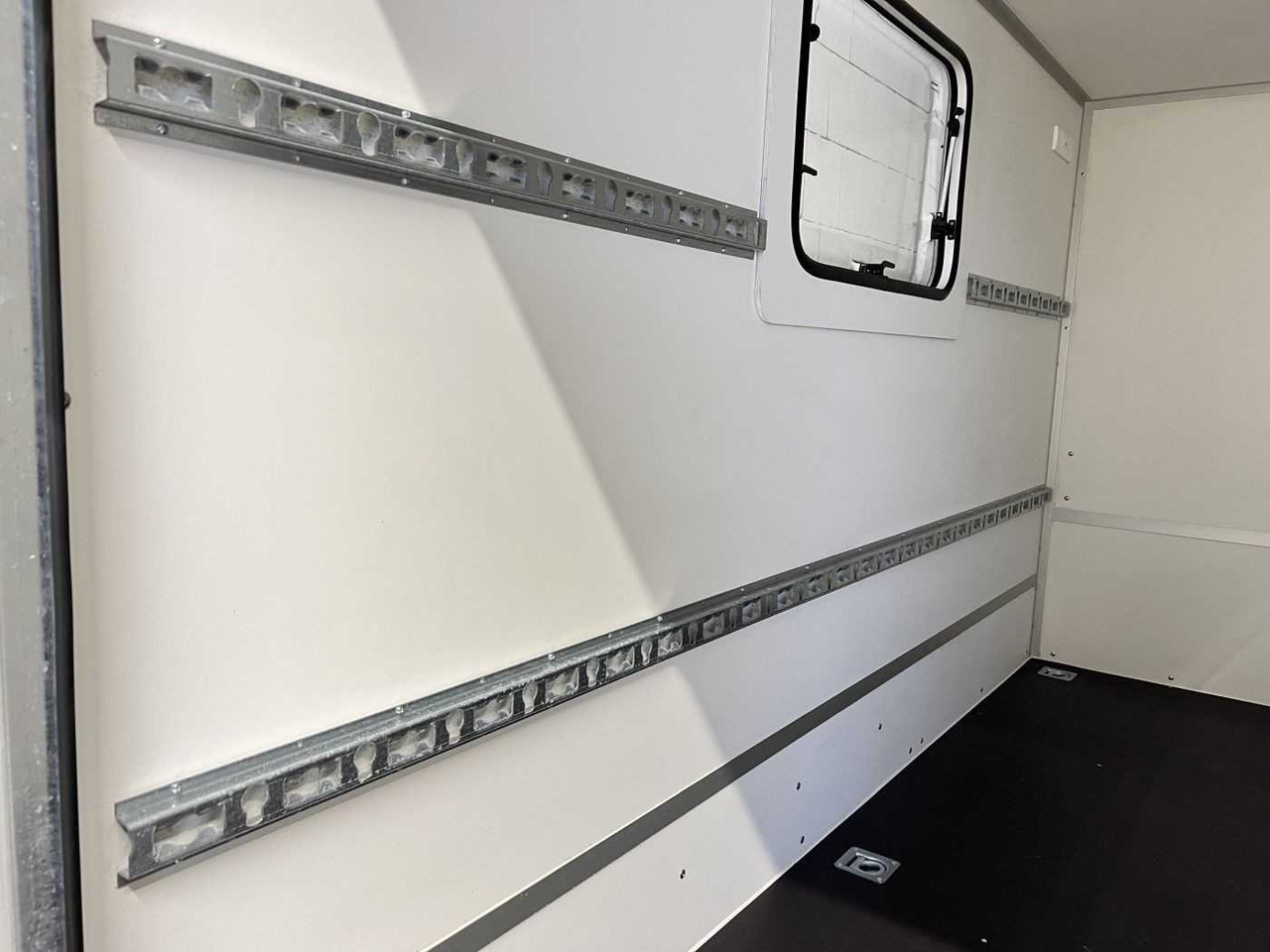 Новый Прицеп для мотоцикла BLYSS F2030HTD Rampe Tür 2 Fenster Kofferanhänger: фото 9