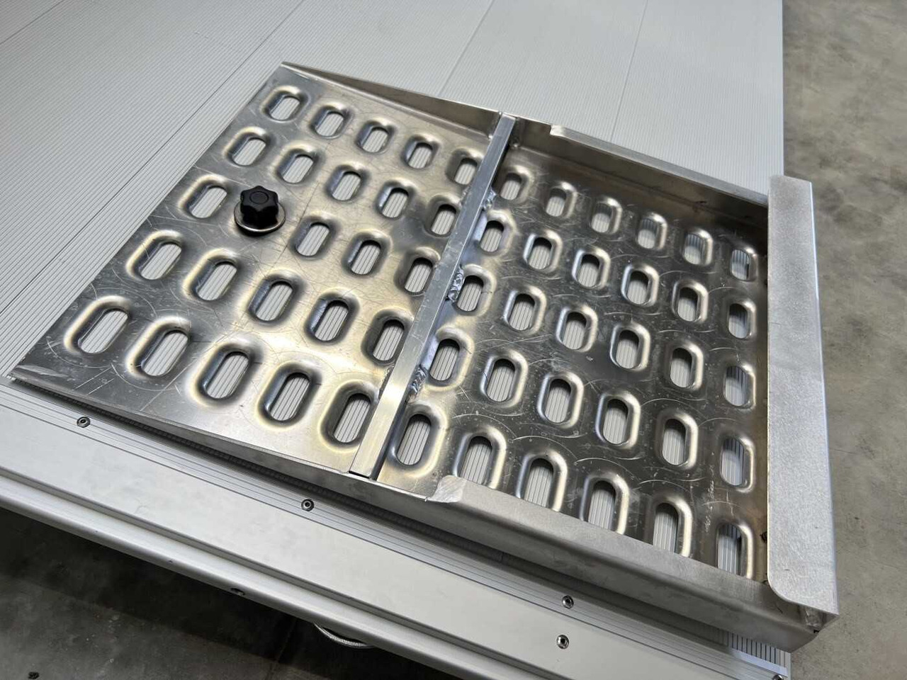 CHEVAL LIBERTE DEBON C1000 Roadster Autotransporter geschlossen в лизинг CHEVAL LIBERTE DEBON C1000 Roadster Autotransporter geschlossen: фото 6 CHEVAL LIBERTE DEBON C1000 Roadster Autotransporter geschlossen в лизинг CHEVAL LIBERTE DEBON C1000 Roadster Autotransporter geschlossen: фото 6