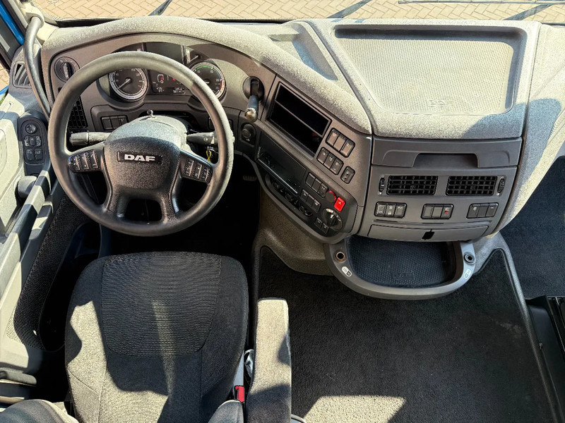 Фото интерьера 1: Тягач DAF XF 460 XF460 4X2 SSC/2X TANK/HOLLAND TRUCK