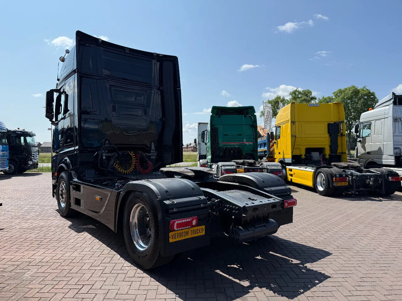 Mercedes-Benz Actros 1853 LS 4X2 "BLACK PEARL" EURO6D / FULL OPTIONS / RETARDER / ALCOA / LEATHER INTERIOR / ETC..... PERFECT CONDTION!!!!! - Тягач: фото 4 Mercedes-Benz Actros 1853 LS 4X2 "BLACK PEARL" EURO6D / FULL OPTIONS / RETARDER / ALCOA / LEATHER INTERIOR / ETC..... PERFECT CONDTION!!!!! - Тягач: фото 4