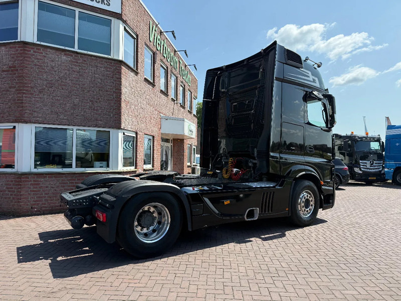 Mercedes-Benz Actros 1853 LS 4X2 "BLACK PEARL" EURO6D / FULL OPTIONS / RETARDER / ALCOA / LEATHER INTERIOR / ETC..... PERFECT CONDTION!!!!! - Тягач: фото 5 Mercedes-Benz Actros 1853 LS 4X2 "BLACK PEARL" EURO6D / FULL OPTIONS / RETARDER / ALCOA / LEATHER INTERIOR / ETC..... PERFECT CONDTION!!!!! - Тягач: фото 5