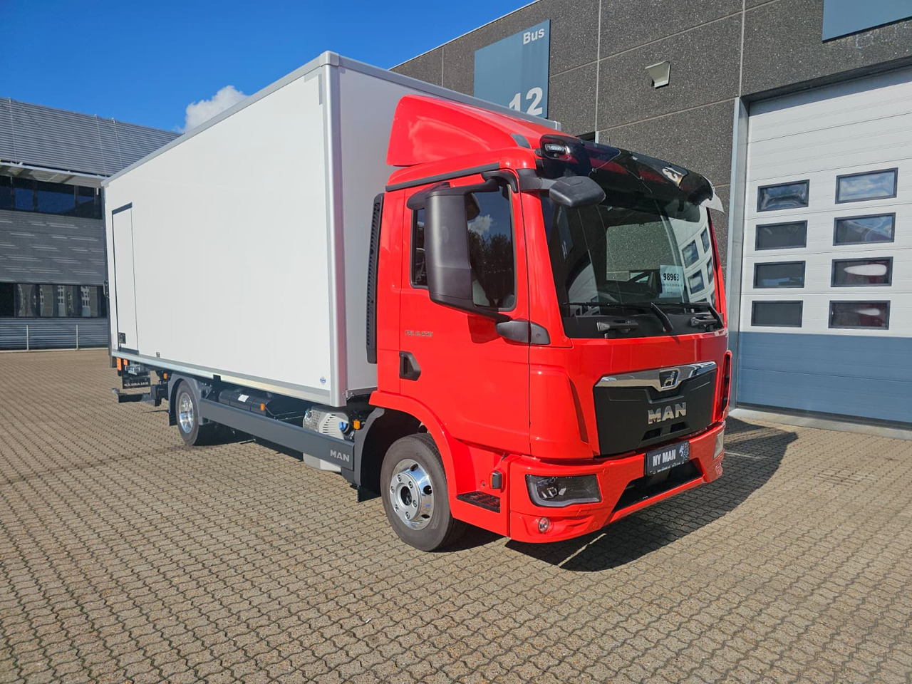 MAN TGL 8.220 - Грузовик с закрытым кузовом: фото 2 MAN TGL 8.220 - Грузовик с закрытым кузовом: фото 2