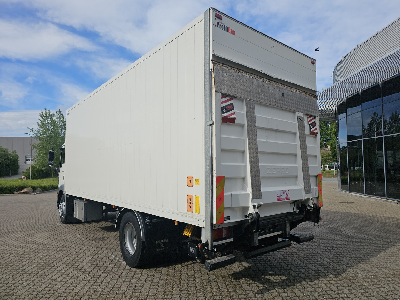 MAN TGM 18.290 - Грузовик с закрытым кузовом: фото 3 MAN TGM 18.290 - Грузовик с закрытым кузовом: фото 3