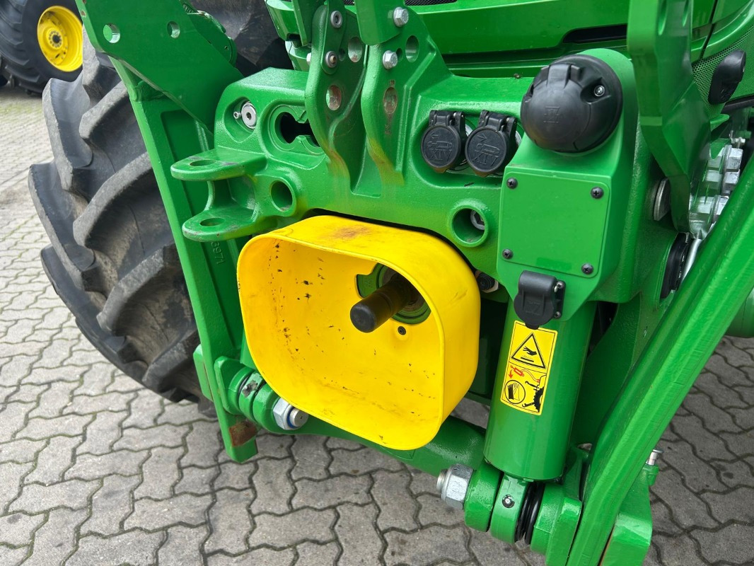 John Deere 6R 155 - Трактор: фото 4 John Deere 6R 155 - Трактор: фото 4