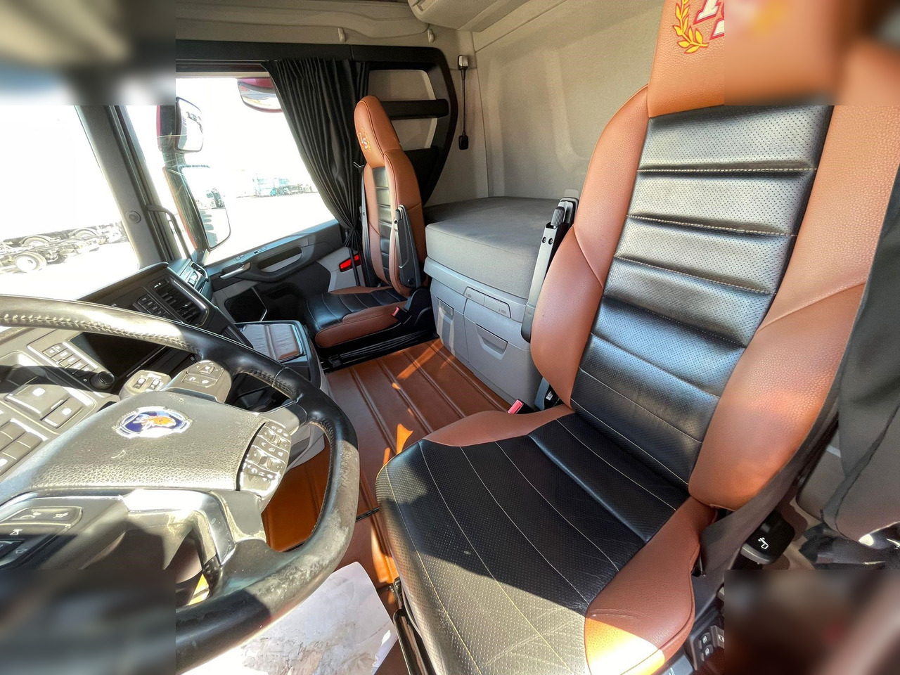 Грузовик-контейнеровоз/ Сменный кузов SCANIA R450: фото 7