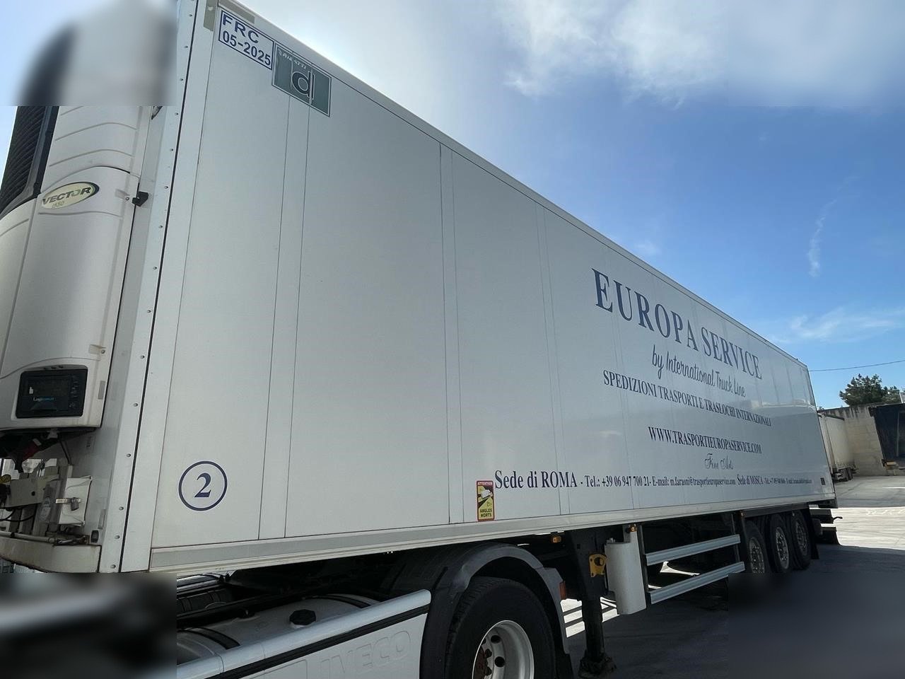 SCHMITZ CARGOBULL - Полуприцеп-рефрижератор: фото 1 SCHMITZ CARGOBULL - Полуприцеп-рефрижератор: фото 1