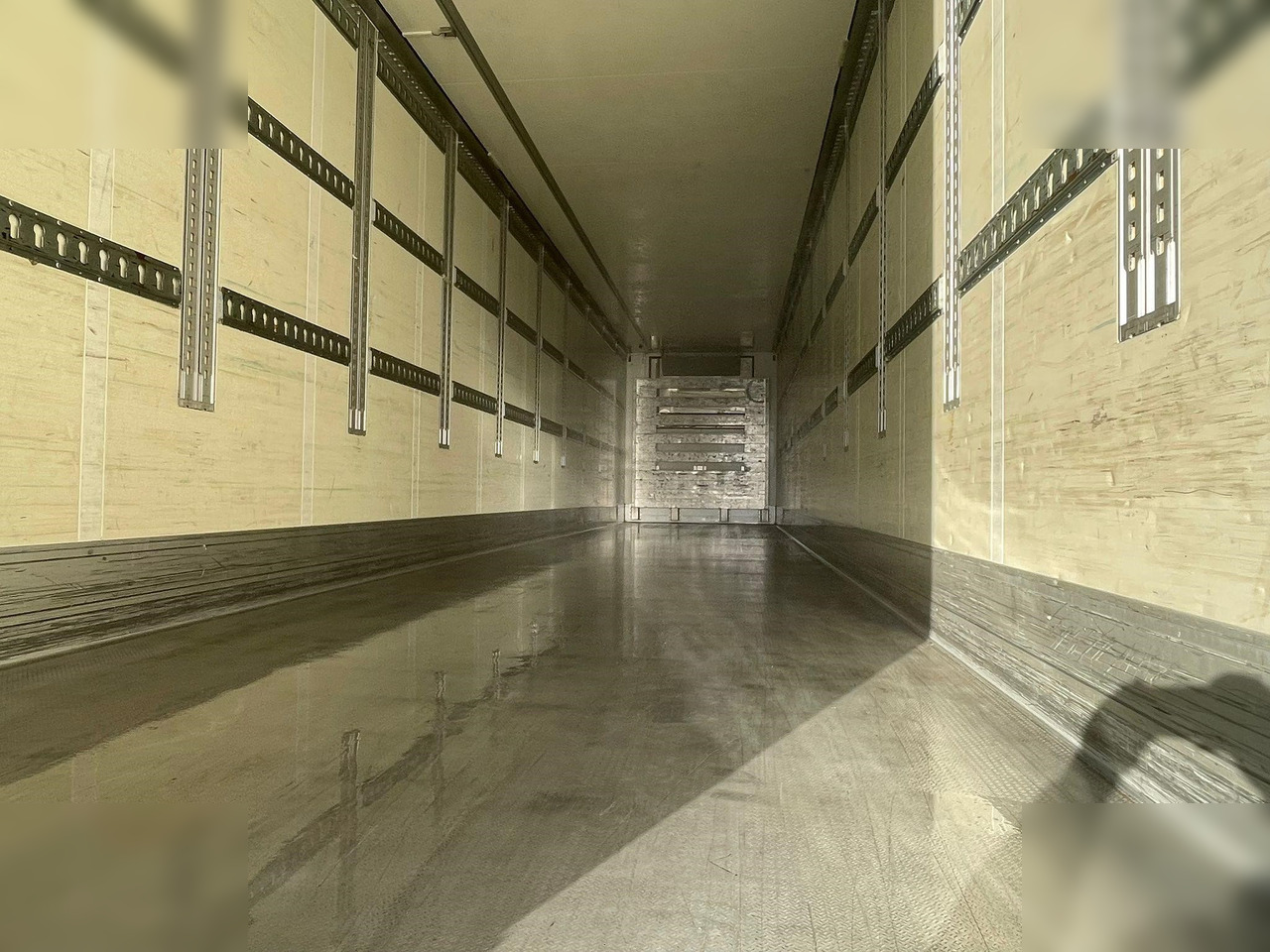 SCHMITZ CARGOBULL - Полуприцеп-рефрижератор: фото 3 SCHMITZ CARGOBULL - Полуприцеп-рефрижератор: фото 3