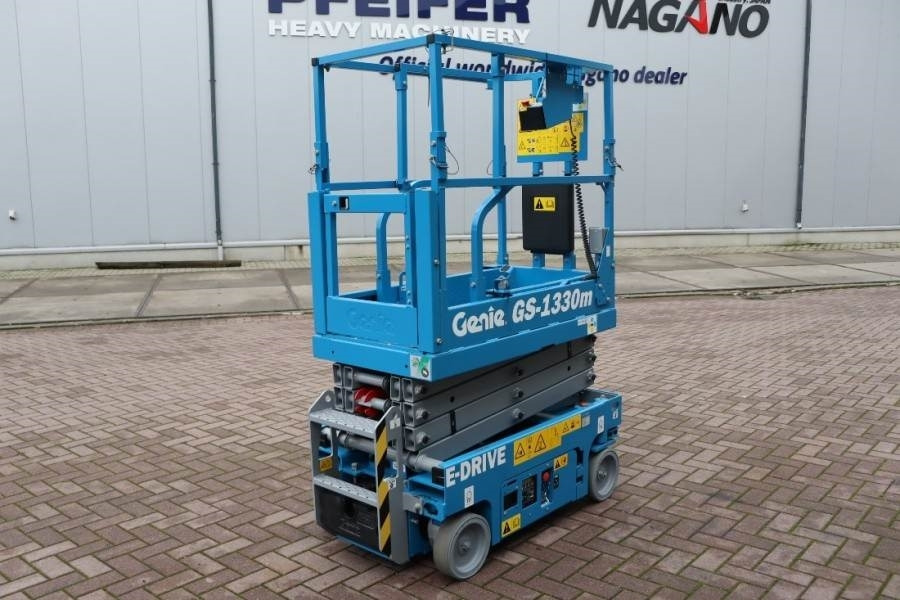 Genie GS1330M All-Electric DC Drive, 5.9m Working Height - Ножничный подъемник: фото 3 Genie GS1330M All-Electric DC Drive, 5.9m Working Height - Ножничный подъемник: фото 3