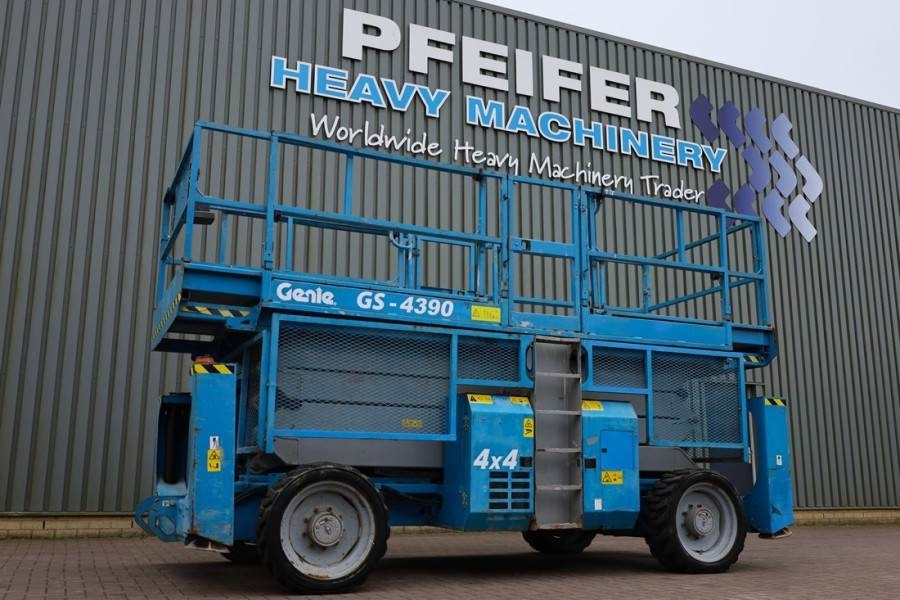 Genie GS4390 Diesel, 4x4 Drive, 15m Working Height, 680k - Ножничный подъемник: фото 1 Genie GS4390 Diesel, 4x4 Drive, 15m Working Height, 680k - Ножничный подъемник: фото 1
