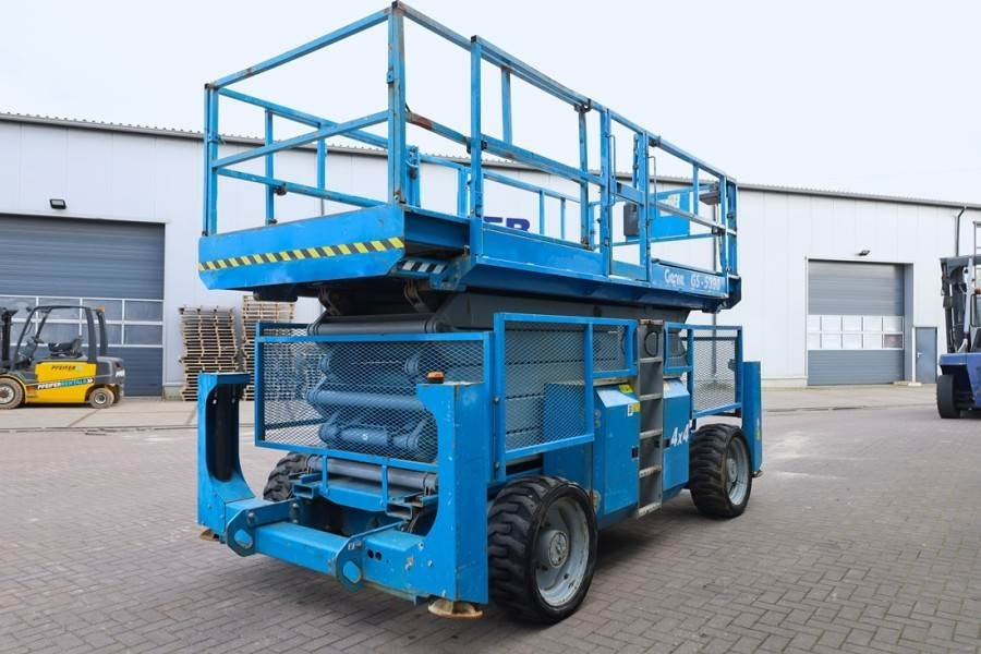 Genie GS5390 Diesel, 4x4 Drive, 18.15m Working Height, 6 - Ножничный подъемник: фото 2 Genie GS5390 Diesel, 4x4 Drive, 18.15m Working Height, 6 - Ножничный подъемник: фото 2