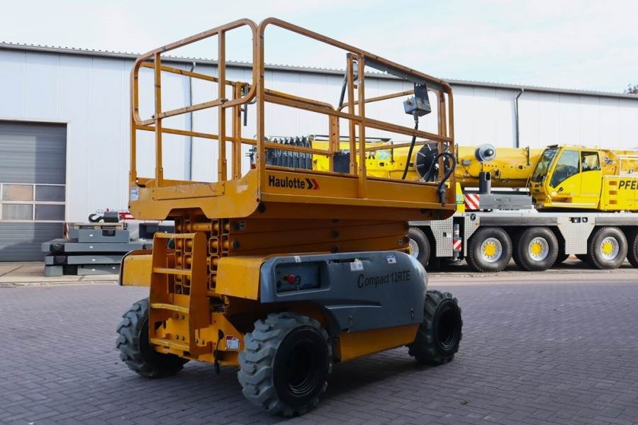 Haulotte Compact 12RTE Electric, 12m Working Height, 450kg - Ножничный подъемник: фото 2 Haulotte Compact 12RTE Electric, 12m Working Height, 450kg - Ножничный подъемник: фото 2