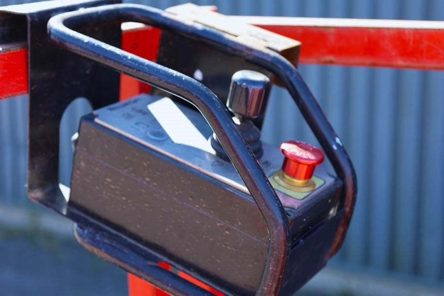 Holland Lift Ecostar HL-9710 Electric, 12m Working Height, 325k  - Ножничный подъемник: фото 4 Holland Lift Ecostar HL-9710 Electric, 12m Working Height, 325k  - Ножничный подъемник: фото 4