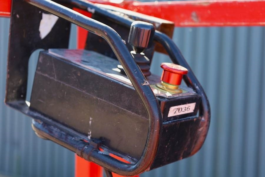 Holland Lift Ecostar HL-9710 Electric, 12m Working Height, 325k  - Ножничный подъемник: фото 3 Holland Lift Ecostar HL-9710 Electric, 12m Working Height, 325k  - Ножничный подъемник: фото 3