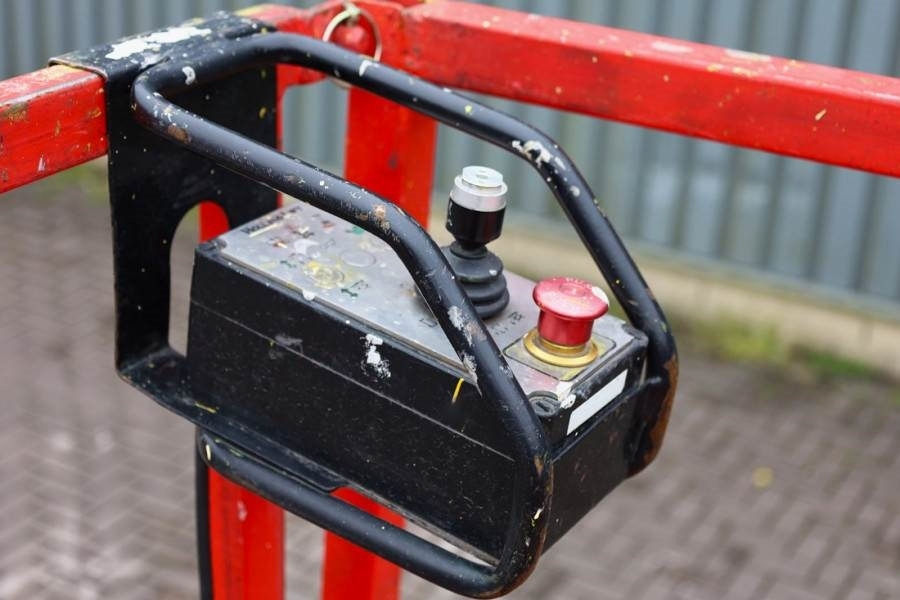 Holland Lift Ecostar HL-9710 Electric, 12m Working Height, 325k  - Ножничный подъемник: фото 4 Holland Lift Ecostar HL-9710 Electric, 12m Working Height, 325k  - Ножничный подъемник: фото 4