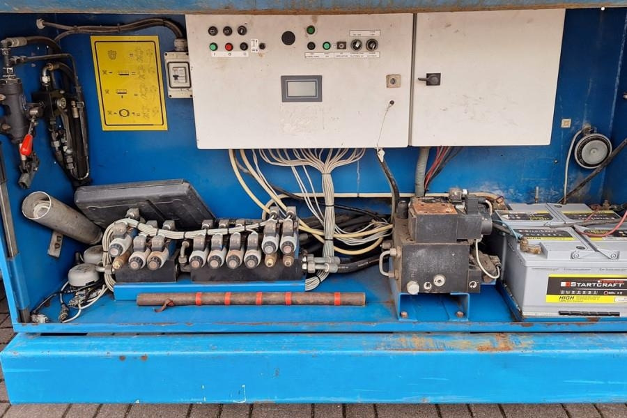 Holland Lift Megastar G320DL30 4WDS/N Diesel, 4x4x4 Drive, 34m - Ножничный подъемник: фото 5 Holland Lift Megastar G320DL30 4WDS/N Diesel, 4x4x4 Drive, 34m - Ножничный подъемник: фото 5