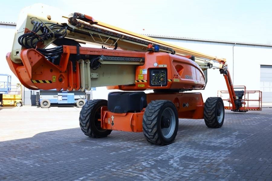 JLG 1250AJP Diesel, 4x4x4 Drive, 40.1m Working Height, - Коленчатый подъемник: фото 2 JLG 1250AJP Diesel, 4x4x4 Drive, 40.1m Working Height, - Коленчатый подъемник: фото 2