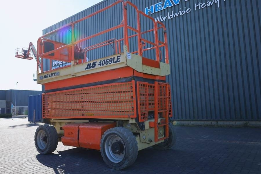 Ножничный подъемник JLG 4069LE Electric, 14.2m Working Height, 360kg Capac: фото 8 Ножничный подъемник JLG 4069LE Electric, 14.2m Working Height, 360kg Capac: фото 8