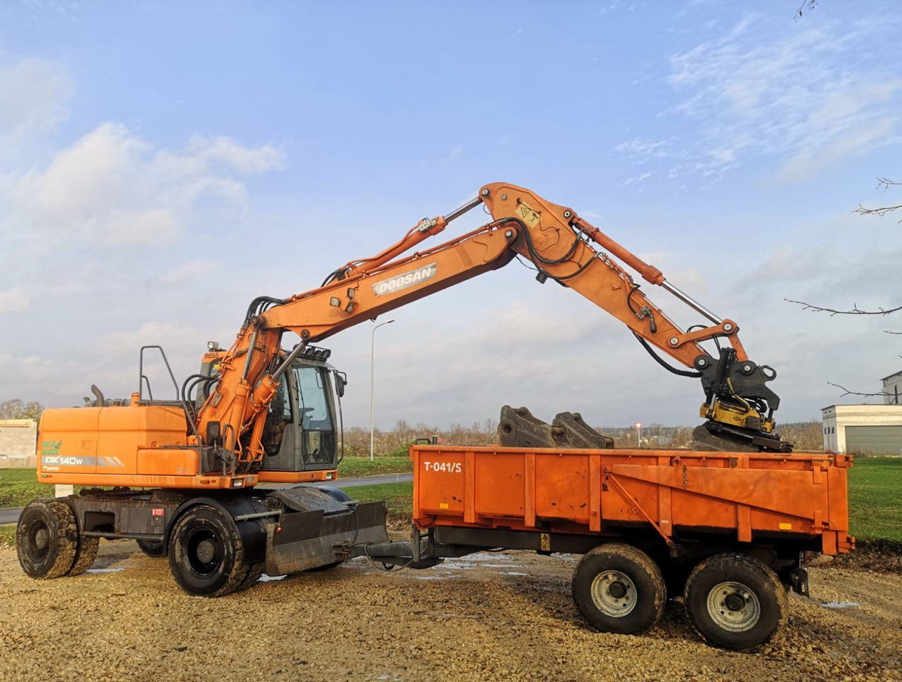 Doosan DX 140 - Колёсный экскаватор: фото 1 Doosan DX 140 - Колёсный экскаватор: фото 1