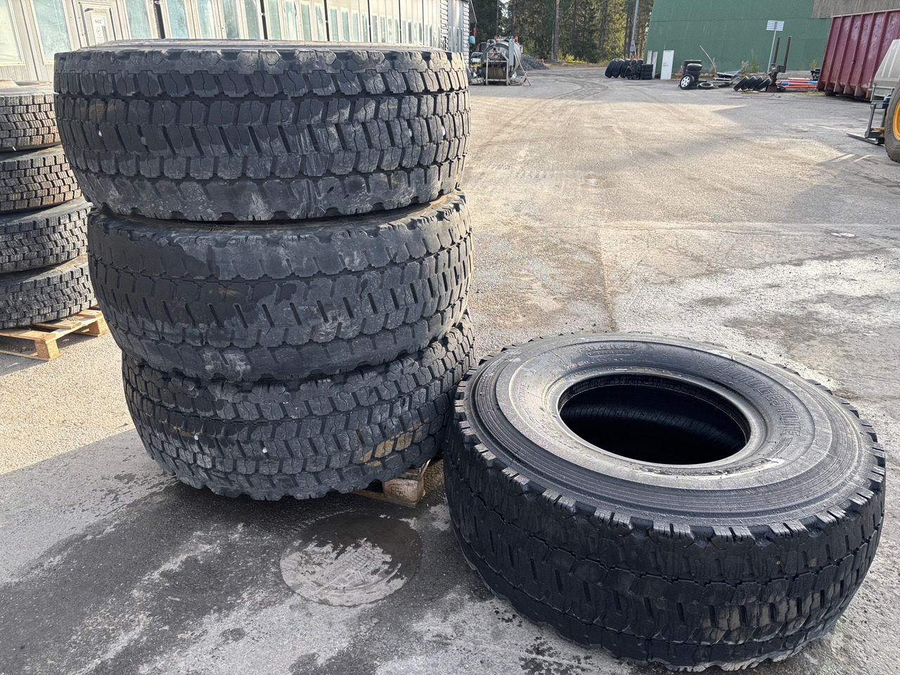 Bridgestone V-Steel Snow Wedge - Шина для Строительной техники: фото 1 Bridgestone V-Steel Snow Wedge - Шина для Строительной техники: фото 1