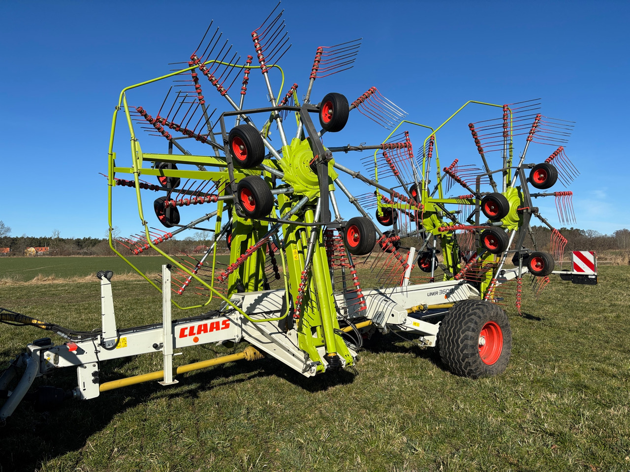 Claas Liner 3600 - Сеноворошилка: фото 1 Claas Liner 3600 - Сеноворошилка: фото 1