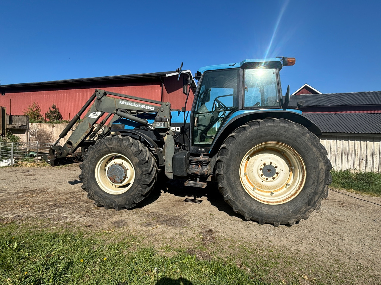 New Holland 8360 - Трактор: фото 1 New Holland 8360 - Трактор: фото 1