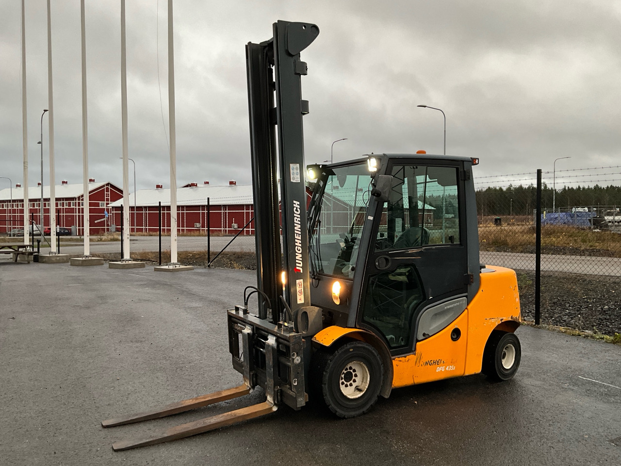Jungheinrich DFG 435S - Погрузочно-разгрузочная техника: фото 1 Jungheinrich DFG 435S - Погрузочно-разгрузочная техника: фото 1