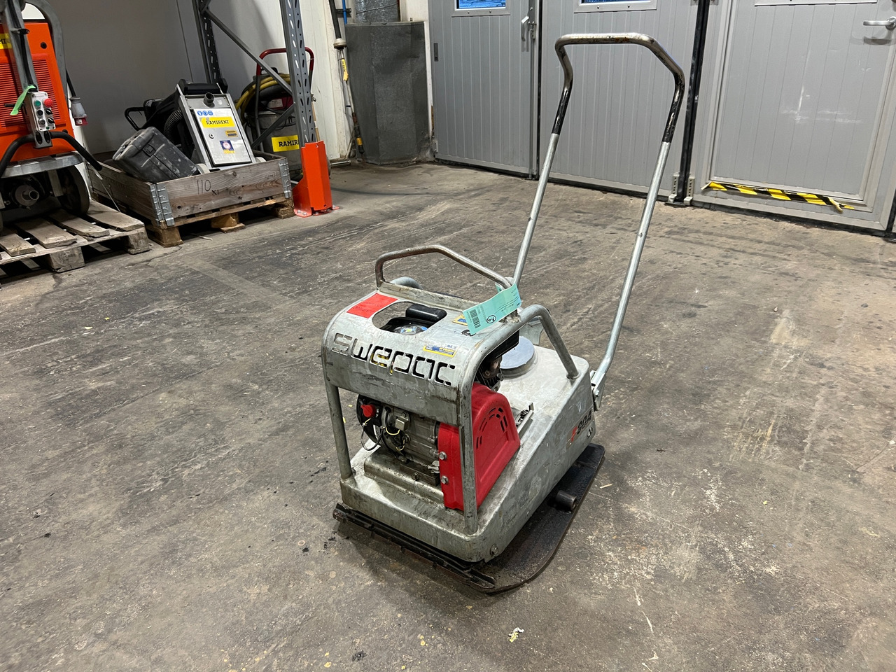 Swepac F 90A - Виброплита: фото 1 Swepac F 90A - Виброплита: фото 1