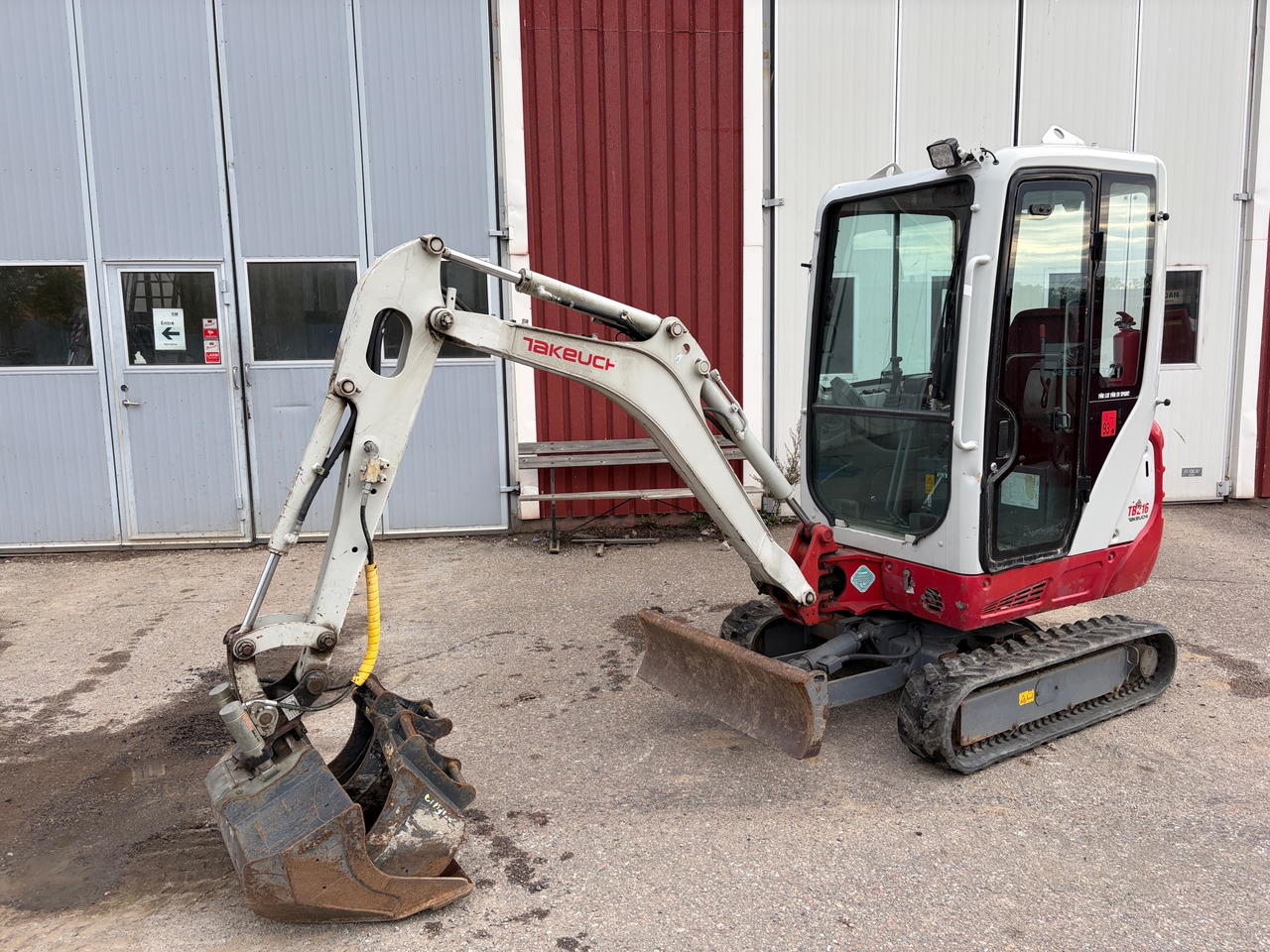 Takeuchi TB216 - Экскаватор: фото 1 Takeuchi TB216 - Экскаватор: фото 1