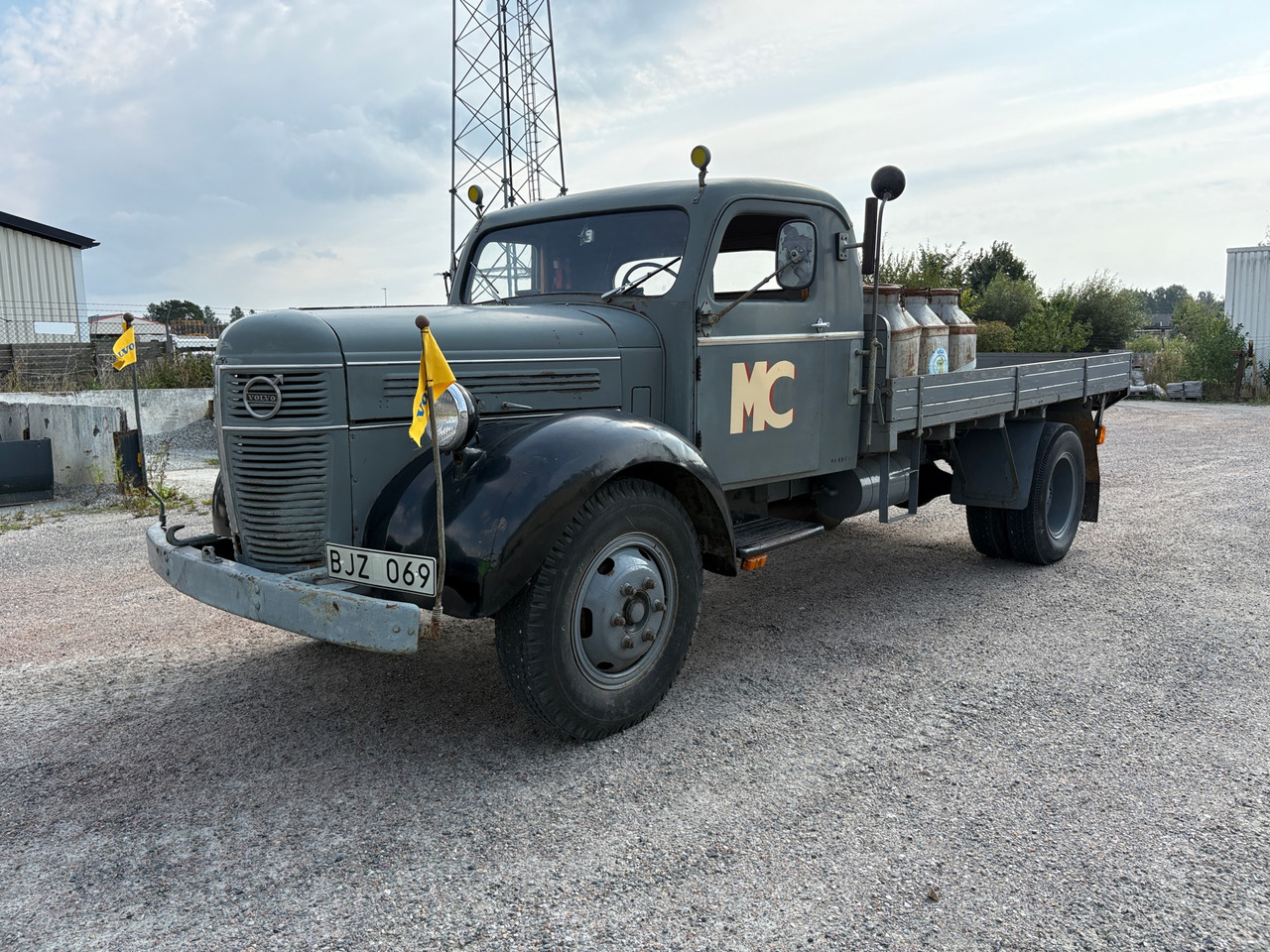 Volvo L233Z - Грузовик бортовой/ Платформа: фото 1 Volvo L233Z - Грузовик бортовой/ Платформа: фото 1
