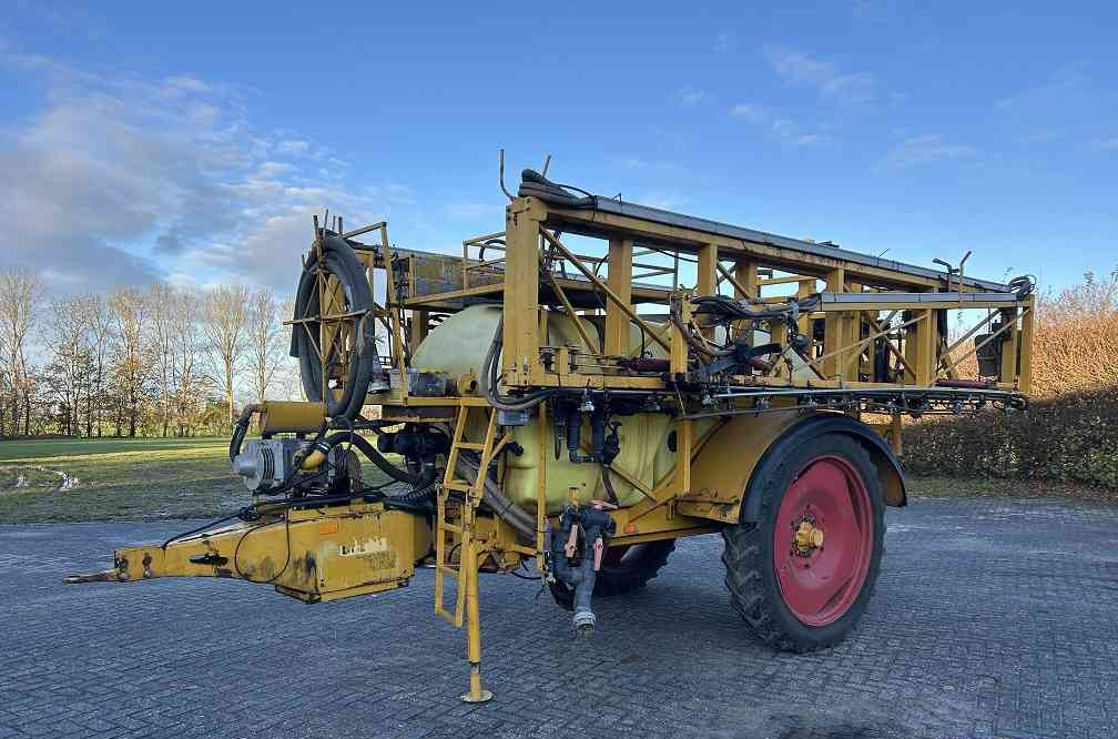 Dubex mentor 9804 - Прицепной опрыскиватель: фото 1 Dubex mentor 9804 - Прицепной опрыскиватель: фото 1