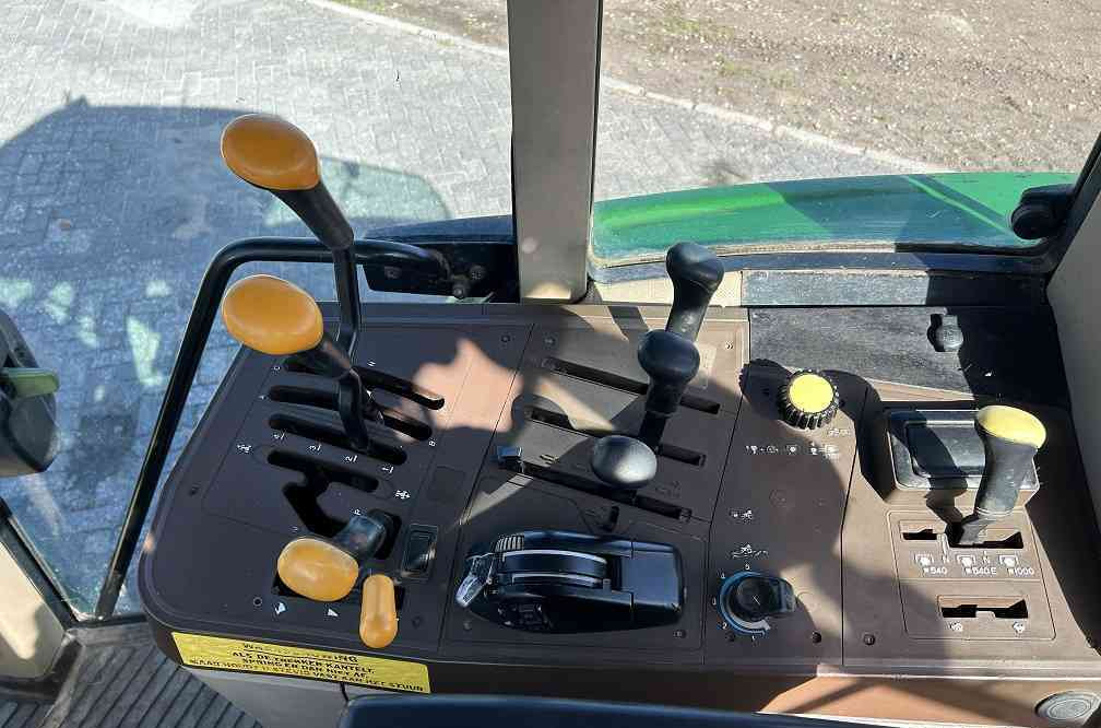 Трактор John Deere 6210: фото 8