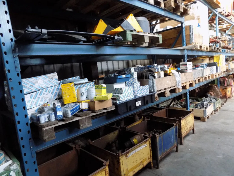 Diversen nieuwe trailer onderdelen en van volvo-mercedes - Навесное оборудование: фото 1 Diversen nieuwe trailer onderdelen en van volvo-mercedes - Навесное оборудование: фото 1